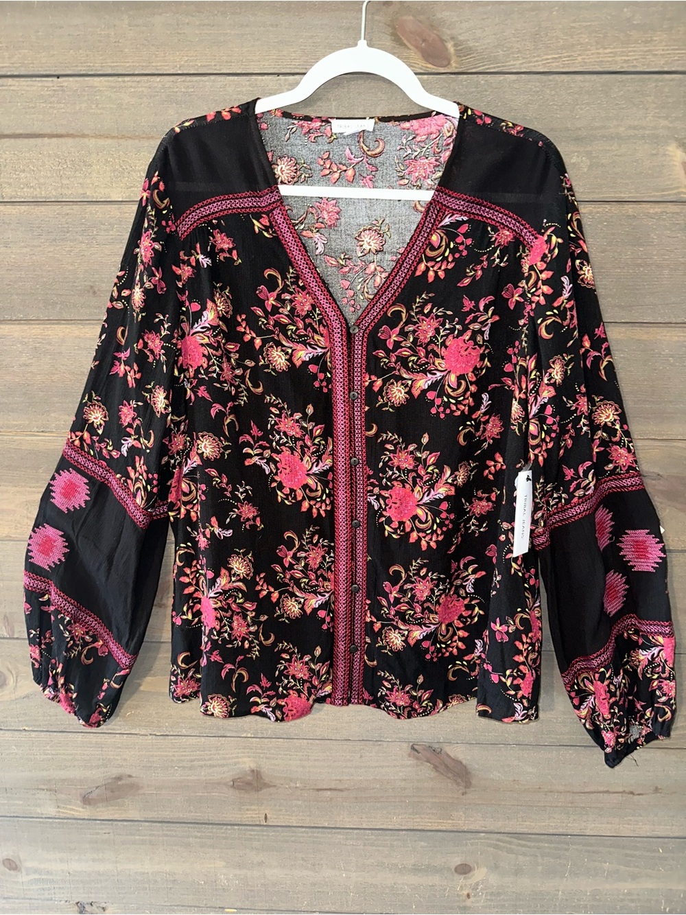 NWT TRIBAL JEANS boho Woven Floral V-Neck Boho Top in Black and Pink